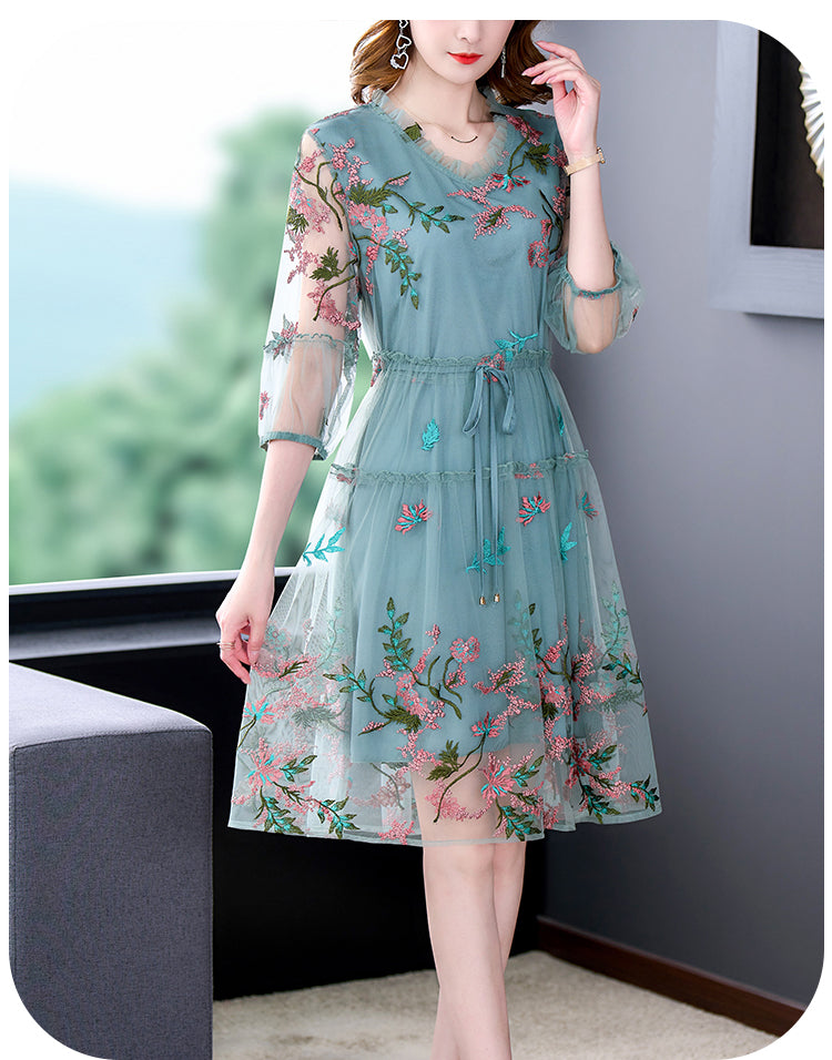 2024 Silk Dress Embroidery Short-Sleeved Dress size 5XL Size Floral Mulberry Beach Sundress Women Elegant Party Vestidos Mood Royal