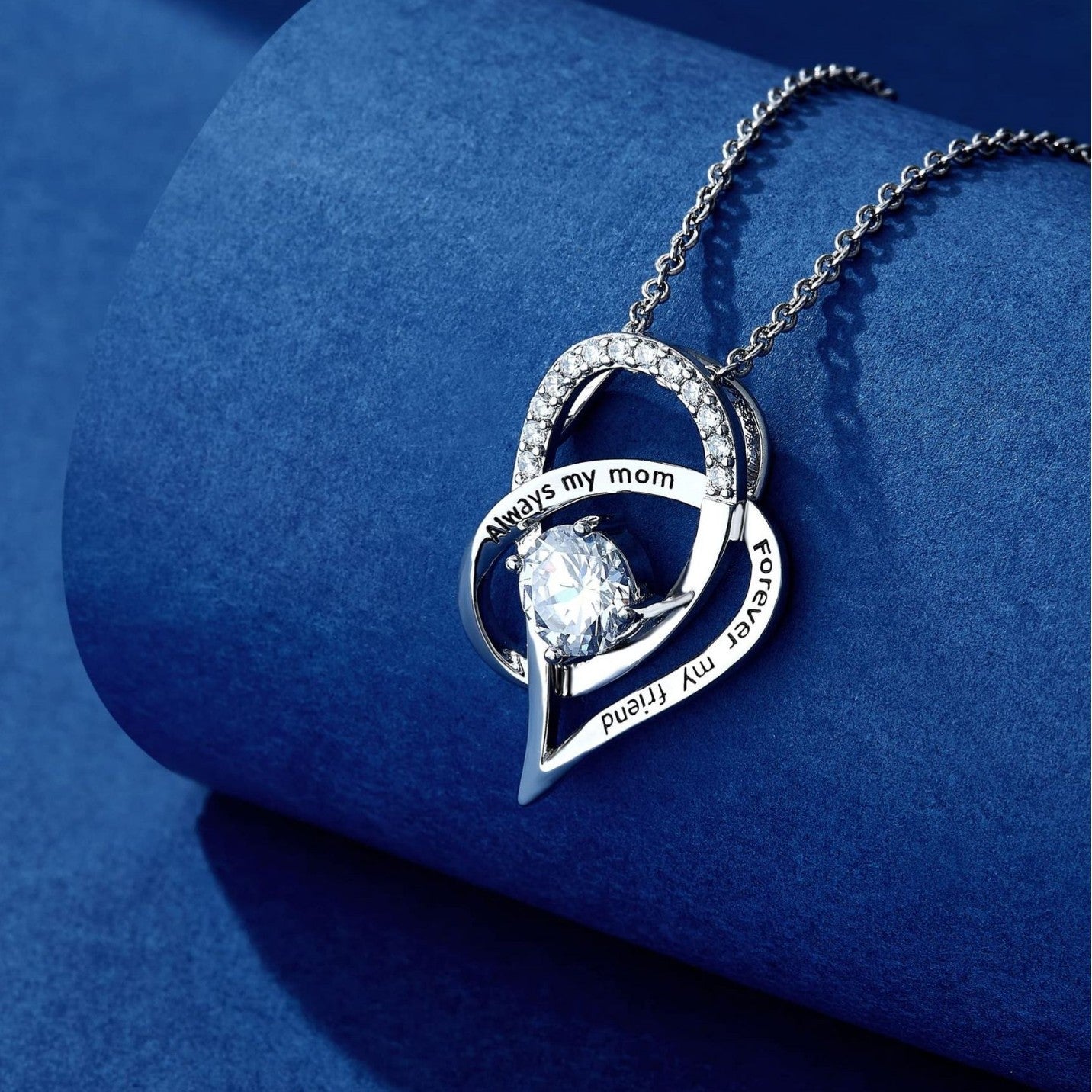 Cross-border Amazon Hot-selling New Heart-shaped Pendant Necklace Ins Niche Fashion Versatile High-end Collarbone Necklace Decoration