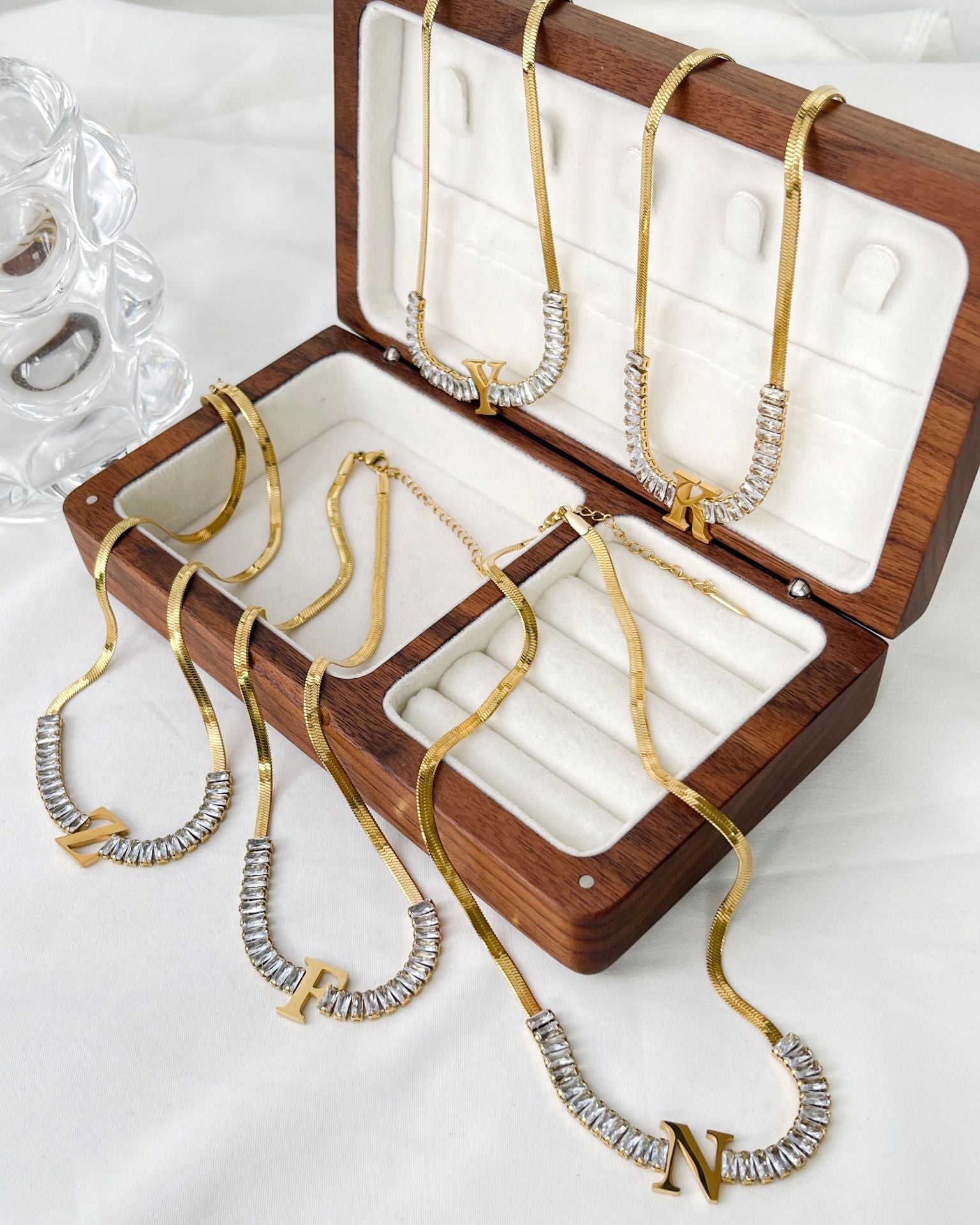 Fashionable And Personalized Light Luxury Style Titanium Steel Zircon Chain Inlaid With Glossy English Letters 18K Gold Ladies Necklace Clavicle Chain