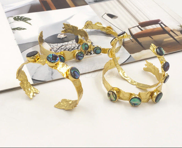 WT-B681 High Quality Brass Fine Bracelet Small Round Abalone Shell Open Bracelet Export Hot Sale Jewelry Mood Royal