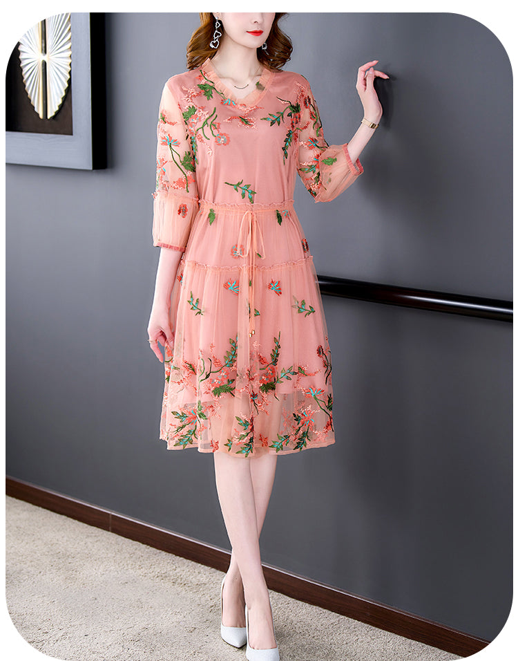 2024 Silk Dress Embroidery Short-Sleeved Dress size 5XL Size Floral Mulberry Beach Sundress Women Elegant Party Vestidos Mood Royal